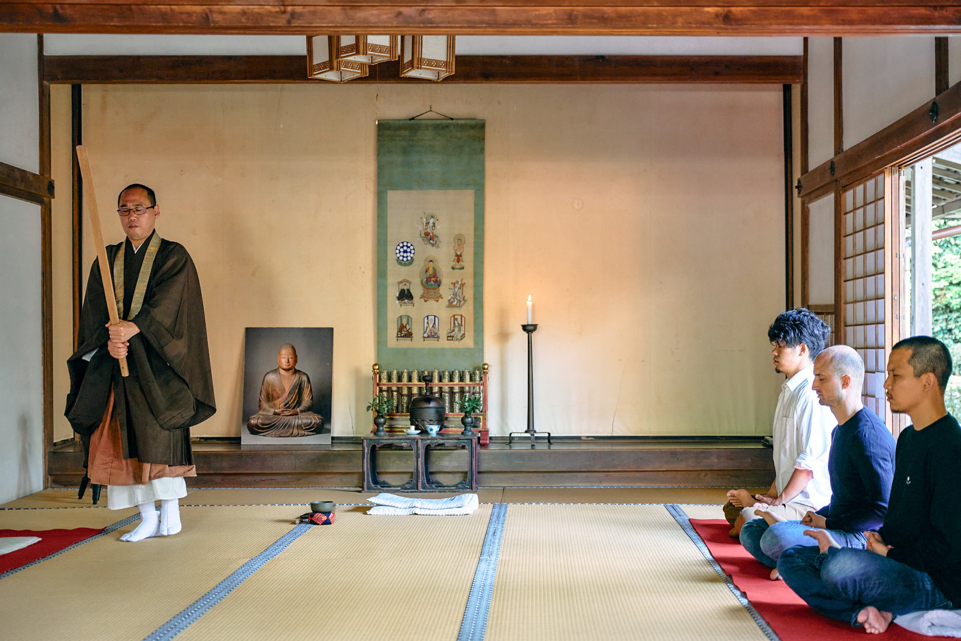 Zazen Taiken (sitting medititation) at a temple